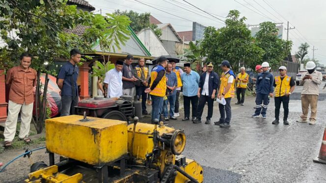 
Pemkab Jombang Kawal Percepatan Perbaikan Jalan Nasional