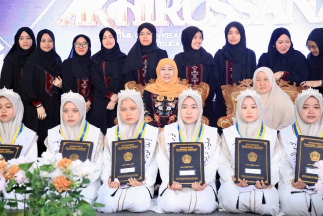 
Gubernur Khofifah Dorong Pesantren Cetak Santri Qur’ani Berakhlak Mulia di Bangkalan