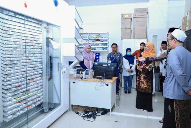 
Gubernur Khofifah Puji RSUD Syamrabu Bangkalan, Surplus BPJS dan Layanan Farmasi Berbasis Robotik