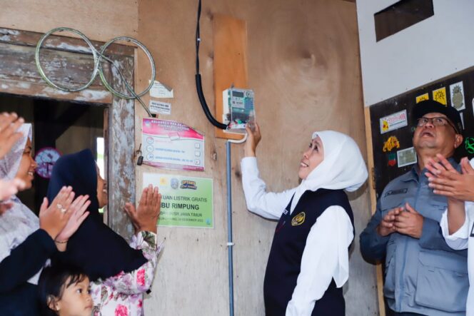 
Gubernur Khofifah Pastikan 3.400 Rumah Tangga Miskin Terima Listrik Gratis Demi Tercapai Elektrifikasi 100 Persen