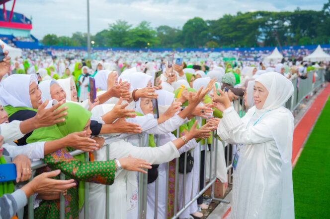 
Gubernur Khofifah dan Presiden Prabowo Hadir di Mujahadah Kubro, NU Didorong Terus Rawat Toleransi dan Tradisi Nusantara