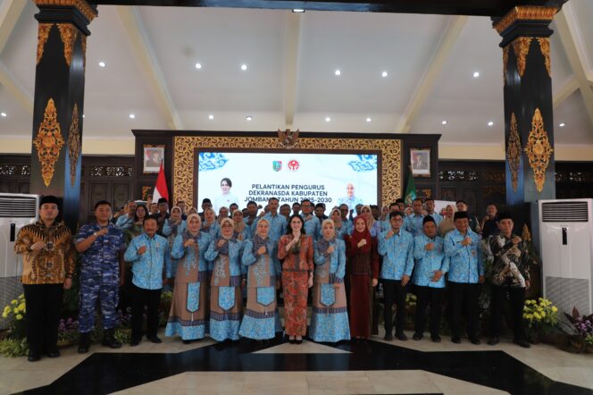 
Ibu Yuliati Kukuhkan Kepengurusan Dekranasda Jombang Periode 2025–2030
