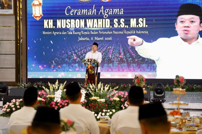 
Momentum Ramadan, Nusron Bahas Hikmah Turunnya Al-Qur’an di Hadapan Marinir
