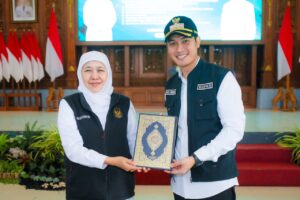 Gubernur Khofifah Sebarkan Mushaf Madinah Hadiah Raja Salman, Perkuat Nilai Spiritual Ramadan di Jatim
