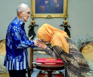 Gubernur Khofifah Serukan Penghormatan untuk Try Sutrisno, Ajak Warga Jatim Kibarkan Bendera Setengah Tiang