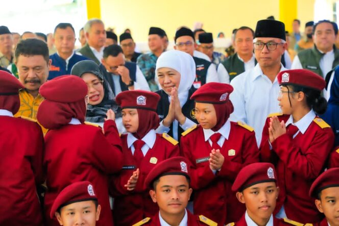 
Gubernur Khofifah Salurkan Bantuan Bansos di Kediri, Dukung Pemberdayaan Desa dan Kelompok Rentan