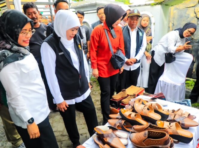 
Gubernur Khofifah Luncurkan Pasar Murah dan Mobil EPIK di Kediri, Kendalikan Inflasi Menjelang Ramadhan