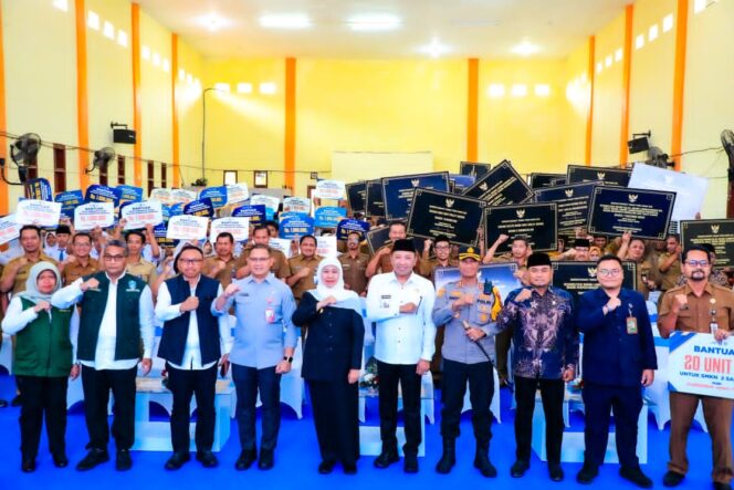 
Gubernur Khofifah Indar Parawansa Perkuat SDM Madura Lewat Revitalisasi Sekolah dan Program Pendidikan Baru