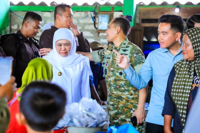 
Gubernur Khofifah Indar Parawansa Dampingi Wapres Gibran Pastikan Stabilitas Harga Bahan Pokok di Tuban
