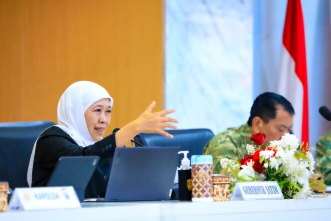 
Gubernur Khofifah Indar Parawansa Tekankan Kesiapan Transportasi dan Pengamanan Arus Mudik di Jatim