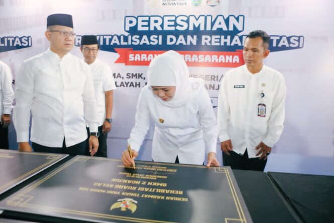 
Gubernur Khofifah Dorong SMKN 1 Jombang Percepat Proses Menuju BLUD