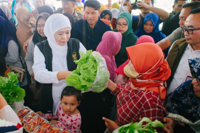 
Gubernur Khofifah Gelar Pasar Murah di Surabaya untuk Jaga Stabilitas Harga Bahan Pokok Jelang Lebaran