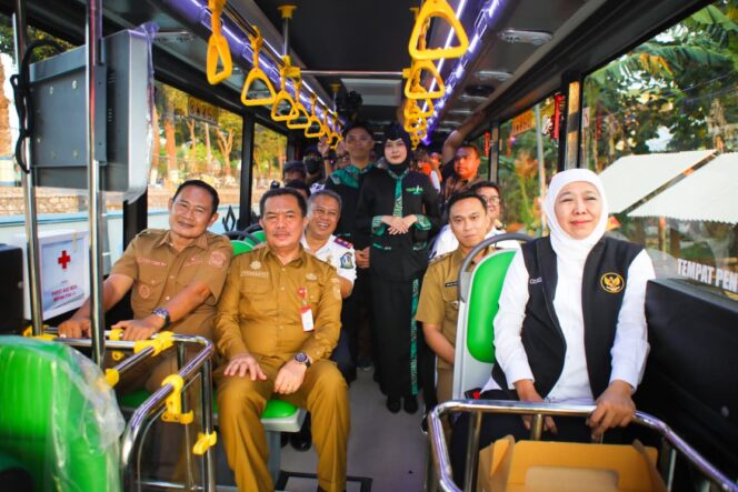 
Gubernur Khofifah Beri Layanan Trans Jatim Gratis Saat Lebaran, Dorong Warga Beralih ke Transportasi Publik