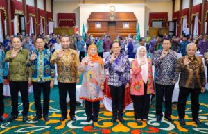 Gubernur Khofifah Teken PKS PSEL Disaksikan Menteri LH, Dorong Kolaborasi Daerah Wujudkan Energi dari Limbah