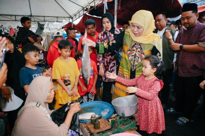 
Gubernur Khofifah Tekankan Pentingnya Konsumen Berdaya untuk Perkuat Kepercayaan dan Pertumbuhan Ekonomi