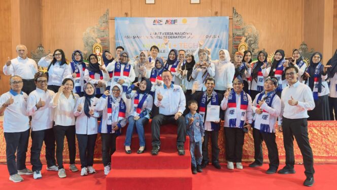 
ASBF Jatim Tampil Dominan di Rakernas Nasional, Meithiana Indra Sari Dikukuhkan Perkuat Kepemimpinan Kolaboratif Kewirausahaan