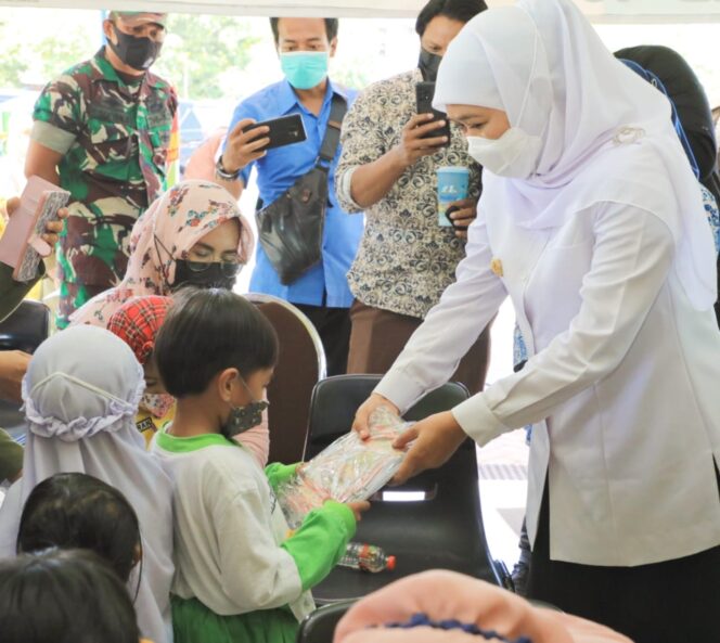 
Gubernur Khofifah Ajak Perkuat Posyandu sebagai Pilar Pembangunan Berbasis Komunitas