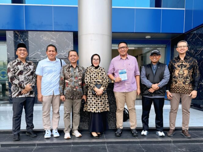 
Hangat dan Penuh Makna, Halal Bihalal IKA Unitomo Jadi Ruang Konsolidasi Alumni untuk Perkuat Jejaring dan Kolaborasi Nasional