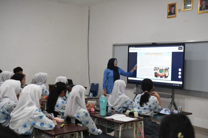 
Pemerintah Tingkatkan Dukungan bagi Guru Non-ASN Secara Berkelanjutan