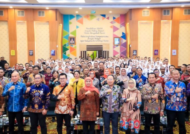 
Di Hadapan Peserta PKN II dan Latsar CPNS, Gubernur Khofifah Ajak ASN Adaptif, Kolaboratif dan Berbasis Inovasi