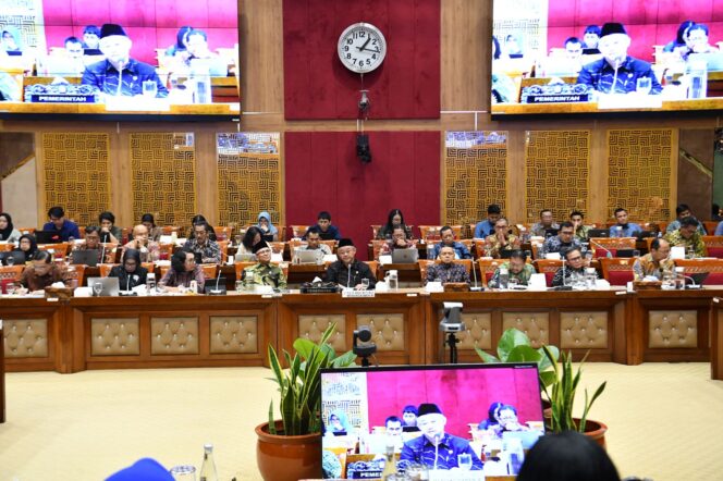 
Mendikdasmen dan DPR RI Sepakat Jaga Stabilitas Layanan Pendidikan melalui SE Guru Non-ASN
