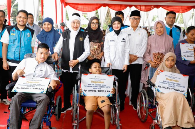 
Gubernur Khofifah: Bantuan Sosial Harus Jadi Pengungkit Kemandirian Ekonomi dan Semangat Kewirausahaan Masyarakat
