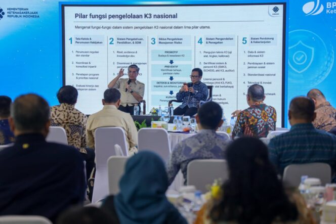 
Menaker Tekankan Pentingnya Implementasi SMK3 untuk Perlindungan Pekerja Indonesia