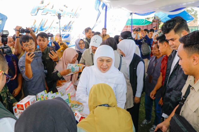 
Gubernur Khofifah Perkuat Pengendalian Inflasi Lewat Pasar Murah, Pastikan Pasokan Pangan Aman dan Harga Tetap Stabil