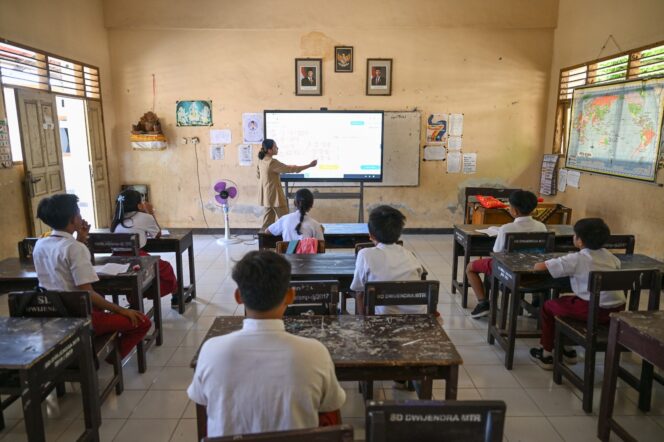 
Kemendikdasmen Optimalkan Pemanfaatan Teknologi untuk Meningkatkan Mutu Pendidikan di Papua Barat