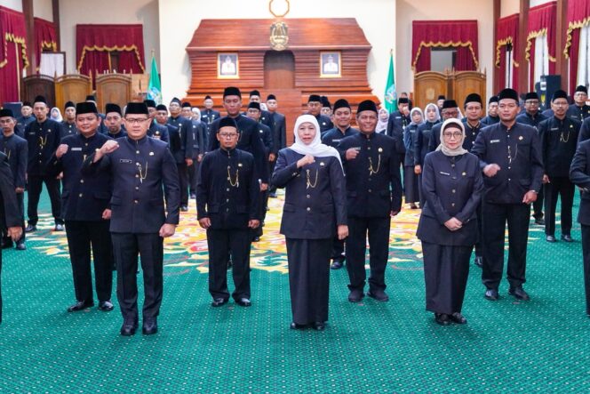 
Gubernur Khofifah: Kepala Sekolah Harus Jadi Pemimpin Perubahan dan Penggerak Lahirnya Generasi Masa Depan Indonesia