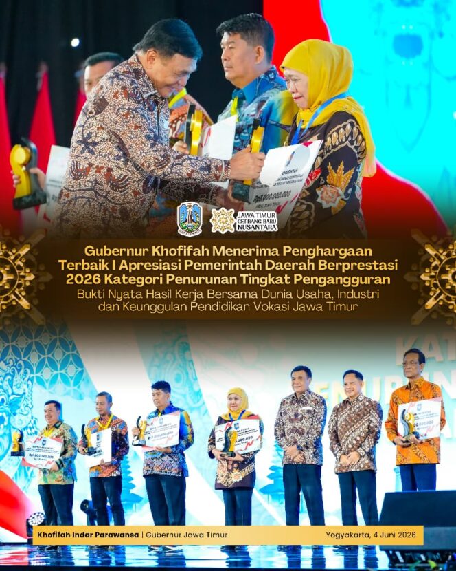 
Gubernur Khofifah Terima Penghargaan Kemendagri, Tingkat Pengangguran Terbuka Jatim Turun Menjadi 3,55 Persen