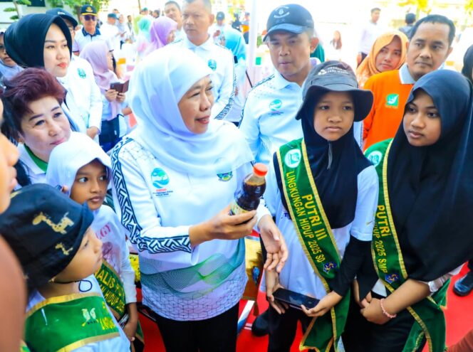 
Gubernur Khofifah: Momentum Hari Lingkungan Hidup Harus Perkuat Perubahan Perilaku Masyarakat