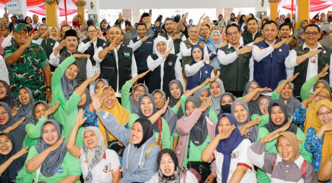 
Bantu Kelompok Rentan dan Dorong Ekonomi Desa, Gubernur Khofifah Kucurkan Bantuan Rp32,16 Miliar ke Ngawi