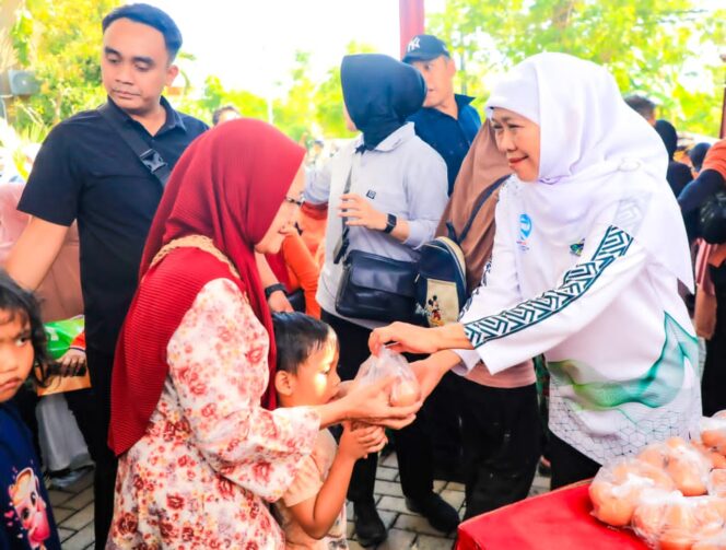 
Jaga Stabilitas Harga Pangan, Gubernur Khofifah Gelar Pasar Murah dan Perkuat Intervensi Pengendalian Inflasi