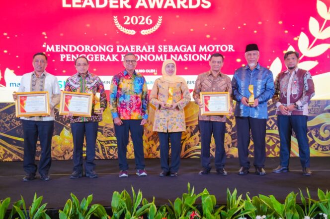 
Dua Penghargaan Nasional Diraih Gubernur Khofifah atas Keberhasilan Mendorong Ekonomi Daerah dan Kedaulatan Pangan Berkelanjutan