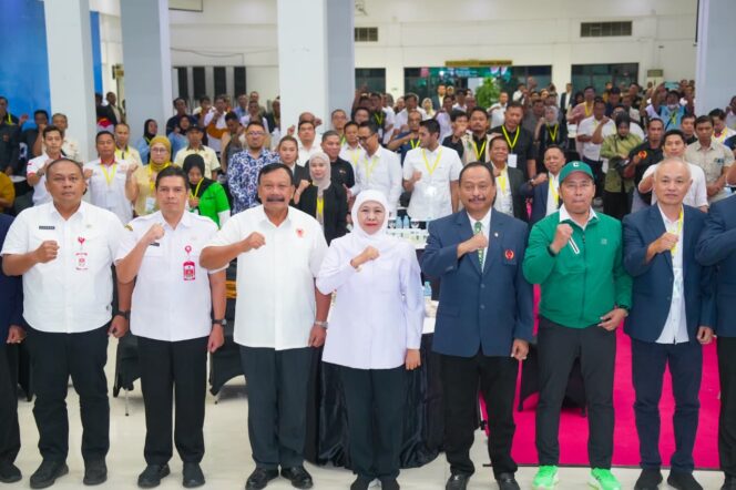 
Buka Rakerprov KONI Jatim, Gubernur Khofifah Tekankan Pentingnya Pembinaan, Sport Science, Tata Kelola dan Jejaring Olahraga