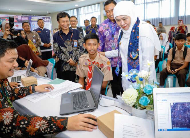 
Gubernur Khofifah Pastikan Peserta Belum Lolos SPMB Masih Berpeluang Melalui Jalur Prestasi Akademik SMK