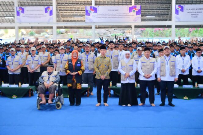 
Wapres Gibran Beri Apresiasi kepada Gubernur Khofifah atas Konsistensi Jawa Timur Menjadi Penggerak Ekonomi dan Lumbung Pangan Indonesia