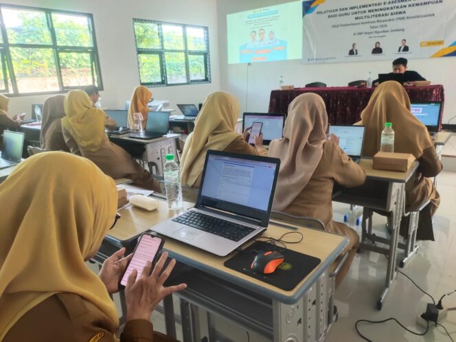 
Inovasi E-Asesmen Berbasis STEAM Dorong Penguatan Multiliterasi Siswa di SMPN Ngusikan Jombang