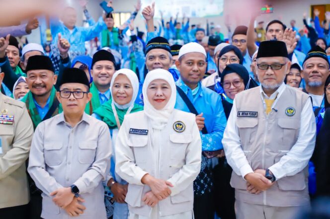 
Sambut Kloter Terakhir Debarkasi Surabaya, Gubernur Khofifah Tegaskan Komitmen Tingkatkan Kualitas Pelayanan Haji bagi Jamaah