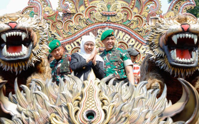 
Bersama Pangdam V/Brawijaya, Gubernur Khofifah Ajak Masyarakat Jadikan Karnaval Budaya sebagai Perekat Persatuan dan Gotong Royong
