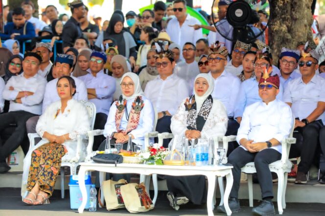 
Banyuwangi Ethno Carnival 2026 Jadi Etalase Budaya Dunia, Gubernur Khofifah Tekankan Pentingnya Sinergi Pentahelix