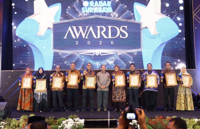 
Dorong Transparansi dan Kepercayaan Publik, Kabiro Adpim Jatim Raih Award Kepemimpinan Komunikasi Inklusif 2026