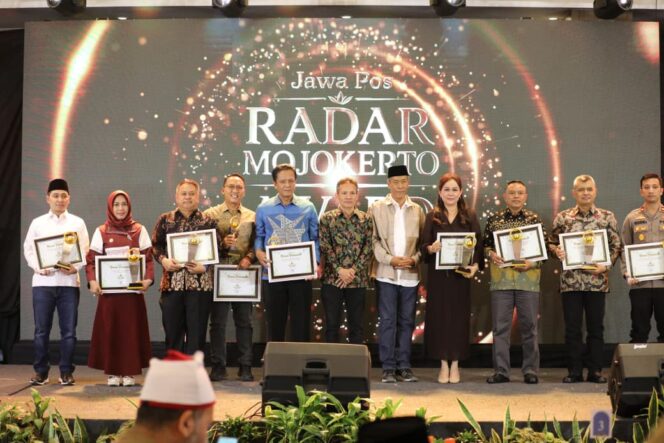 
Komunikasi Publik Biro Adpim Jatim Raih Pengakuan Nasional, Pendekatan Kolaboratif dan Inklusif Dinilai Berdampak bagi Masyarakat