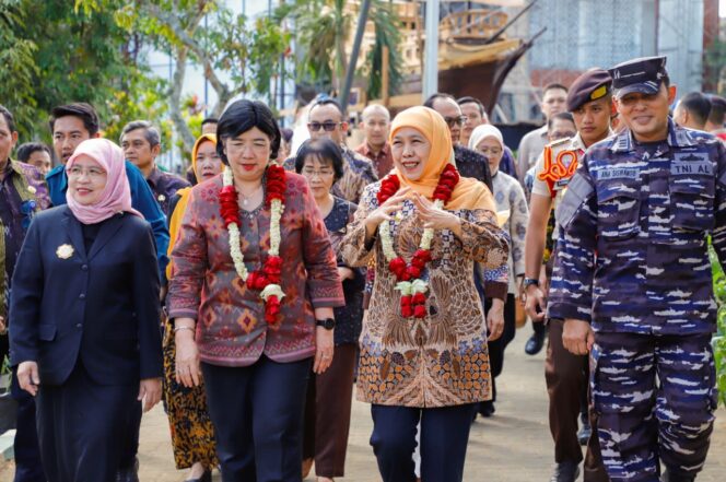 
BI Mengajar 2026 di SMAN Taruna Nala, Khofifah dan Destry Damayanti Dorong Generasi Muda Siap Hadapi Tantangan Zaman