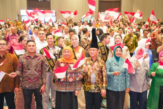 
Perkuat Perdagangan Antarwilayah, Gubernur Khofifah Catatkan Transaksi Rp2,529 Triliun Bersama Kalimantan Barat