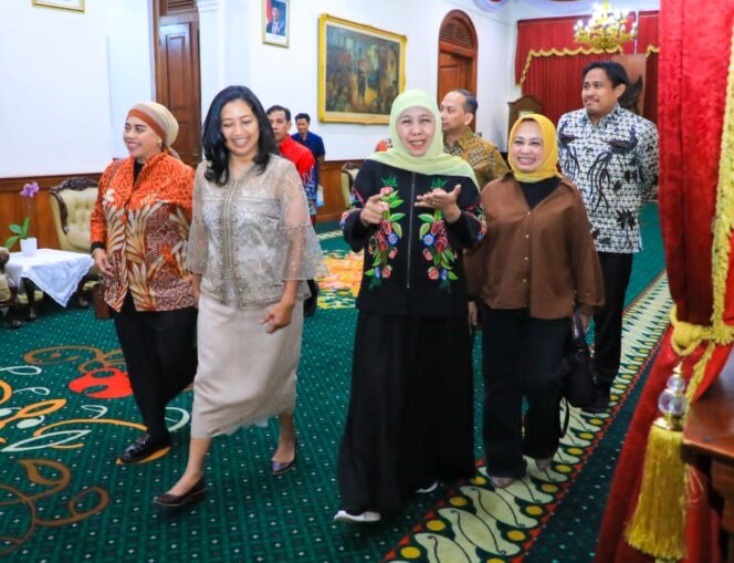 
IKA UNAIR Didorong Jadi Penggerak Kolaborasi Lintas Daerah hingga Internasional, Gubernur Khofifah: Jejaring adalah Kekuatan Besar