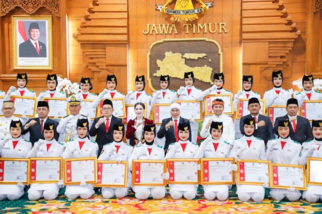 
Usai Tuntaskan Tugas HUT ke-81 RI, Gubernur Khofifah Ajak Paskibraka Jatim Jadikan Pengalaman sebagai Bekal Kepemimpinan