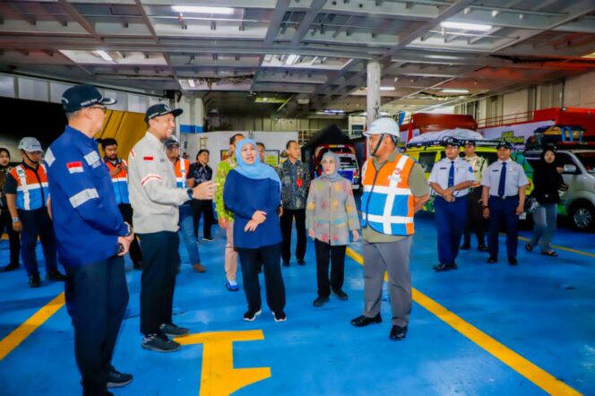 
Perkuat Respons Kemanusiaan, Gubernur Khofifah Kirim Logistik, Obat-Obatan hingga Tim Trauma Healing ke NTT