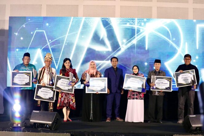 
Khilma Anis Raih Penghargaan Literary, Cinematic, and Women’s Empowerment, Bawa Karya Jember ke Kancah Nasional